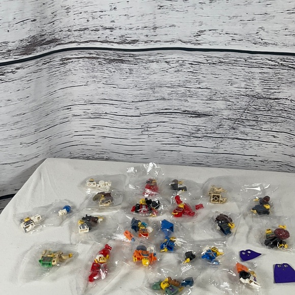 Lego Other - 20 Lego people with accessories
